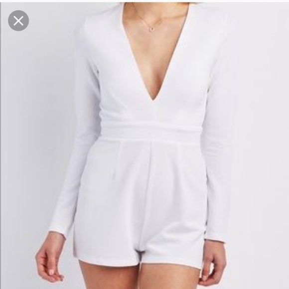 Charlotte Russe Other - White short long sleeved romper❤